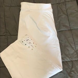 White Capri pants